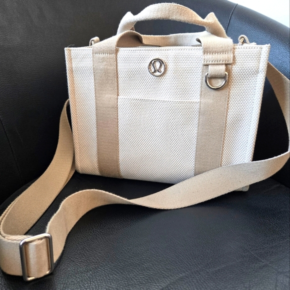 Lululemon Canvas Mini Tote 4.5L - Picture 1 of 9